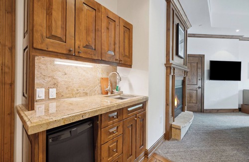 Downtown Condo | Aspen Mountain Residences [Formerly Hyatt Grand Aspen] at Owner Direct Rates