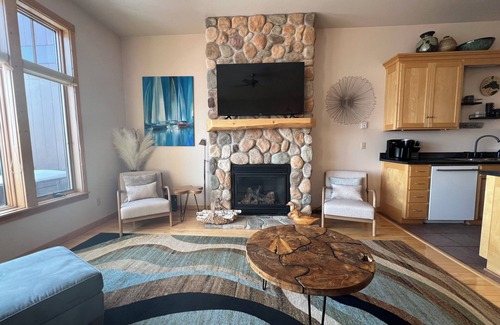 Tofte House | Aspen Shores: A Beautiful spacious three story home on Lake Superior