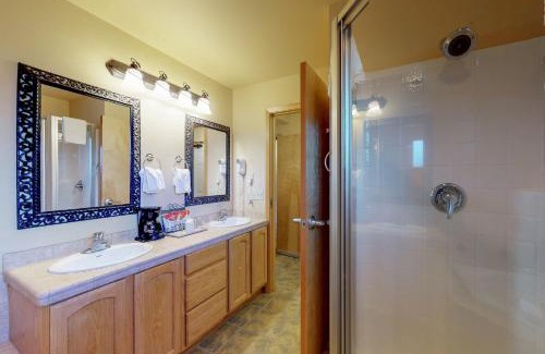 Downtown Leavenworth Apartment | Aspen Suites 505 & 506: Downtown Duo