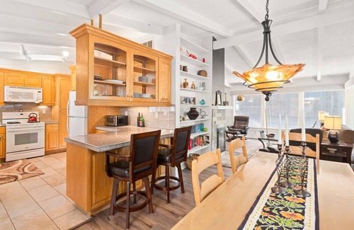 West End House | Aspen West End - Quiet Neighborhood 3 Bedroom Home by RedAwning