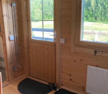 Kolmarden Cabin | Asplunda Gård, Kolmården stuga nr 1