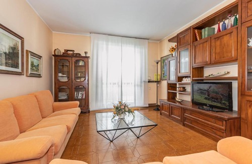 Asti Apartment | Asti Lovely Apt - Private Parking & Balconies