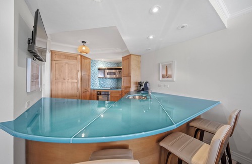 Waikiki Condo | Aston Waikīkī Beach Tower by Gather 2BR Condo w/Oceanview, Pool & Lanai