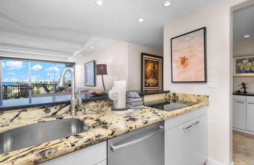 Kaanapali Condo | Aston Whaler at Kaanapali 1202: 2 Br Corner Penthouse with Expansive Ocean