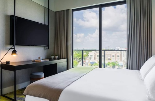 Midtown Hotel | Astonishing Executive Suite Near Miami Design District w/Fitness Center