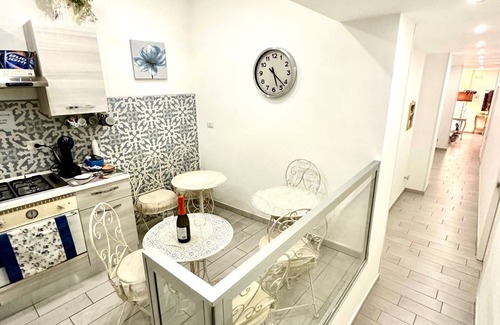 Historical Center Bed & Breakfast | Astonishing Studio for 2 people in the Heart of Naples 3P