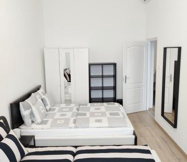 Palace District Apartment | Astoria 3 Bdrm Apartment