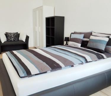 Palace District Apartment | Astoria 3 Bdrm Apartment