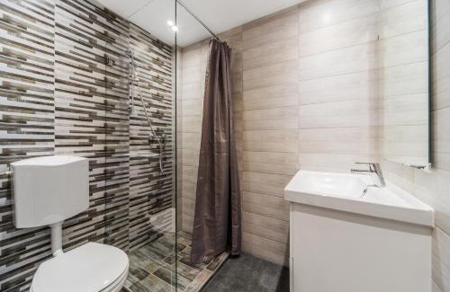 Palace District Apartment | Astoria Airconed Apartments