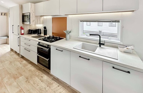 Cross Inn House | Astoria Caravan Decking