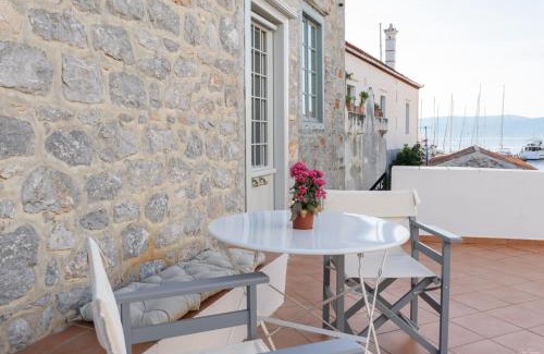 Hydra Apartment | Astraea