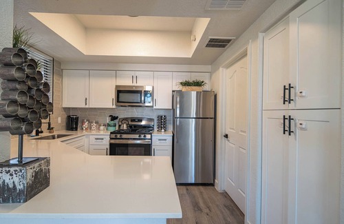 Tempe Condo | ASU + Mill Ave Stay | Pool | Free Parking + Gym