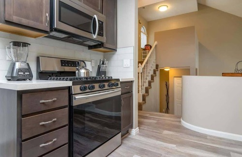Cottonwood Heights Condo | At Base of Cottonwoods! * Private Hot Tub * Xbox *