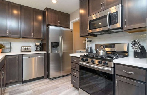Cottonwood Heights Condo | At Base of Cottonwoods! * Private Hot Tub * Xbox *