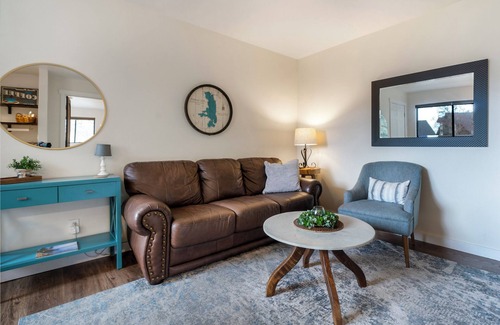 Bigfork Condo | At Flathead lake, 2 queens w/kitchenette - Marina Cay Huckleberry Suite