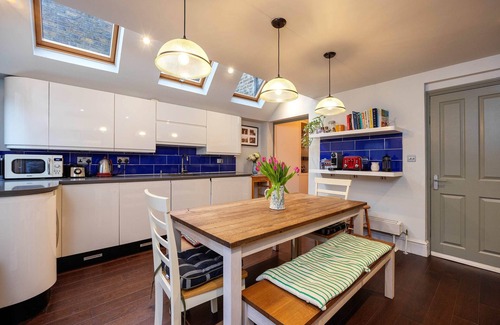 Brent House | At home in Kensal Green, by Veeve