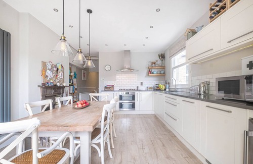 Mortlake Apartment | At Home in South West London