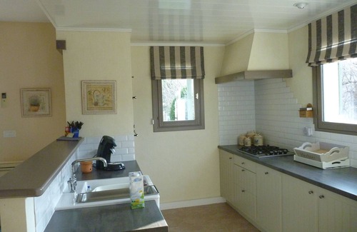 Bedoin Villa | at the foot of Mt Ventoux, 1500 m2, private pool 8 X 4, quiet, 7 minutes walk from the village