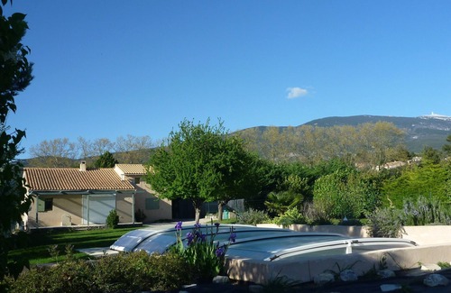 Bedoin Villa | at the foot of Mt Ventoux, 1500 m2, private pool 8 X 4, quiet, 7 minutes walk from the village
