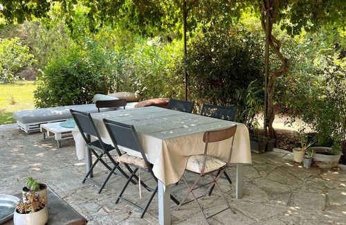Cheval-Blanc Villa | At the foot of the Petit Luberon, secluded vacation villa