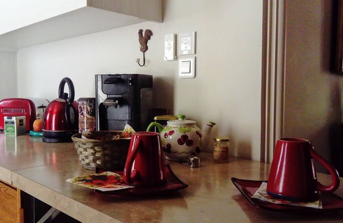 Robion House | At the foot of the Luberon, charming house, very quiet near village center.