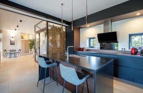 Robion House | At the foot of the Luberon, old mas completely renovated, swimming pool 12m Balinese stone