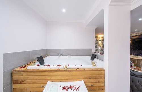 Kucukcekmece Hotel | Atakent Suite Hotel