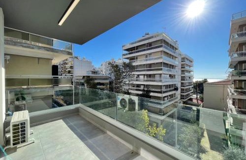 Palaio Faliro Apartment | Athenean Modern Escape near Marina Floisvos