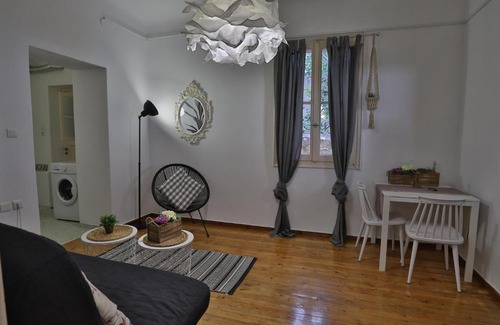 Athens Apartment | Athenian Garden House II