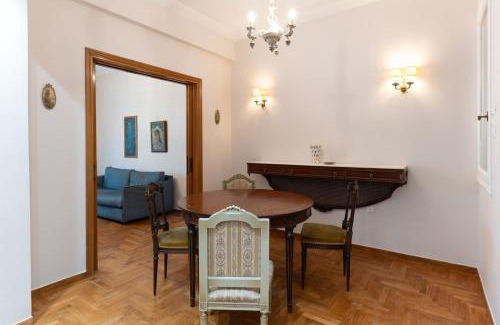 Platia Viktorias Apartment | Athenian Manor by Staycom