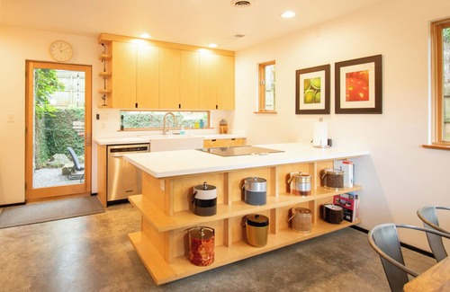 Athens House | Athens Getaway, Walk to Downtown!