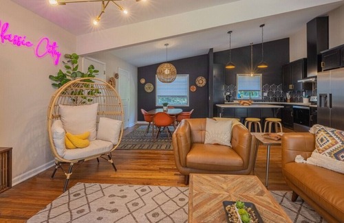 Athens House | Athens Mid-Century Modern Inn - 3.7 mi. to Sanford Stadium