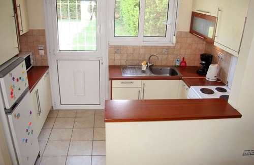 Nea Smirni Apartment | Athens Riviera Apt.|7 mins WALK Beach|Priv. Pool|Parking|Best of Both Worlds|