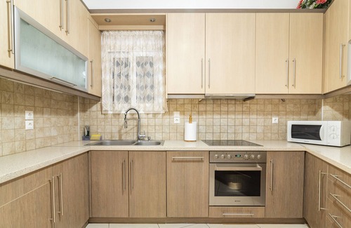 Kinosargous Apartment | Athens Walk