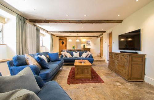 Ilminster House | Atherstone Farmhouse and Cottage