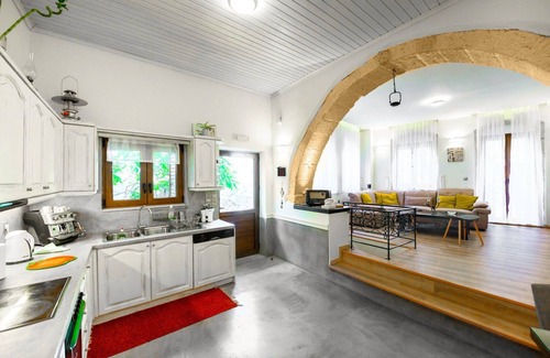 Filaki Villa | Athina House, Spa & Hammam, gym, bicycles, walking distance to tavern!