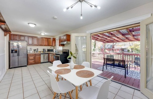 Smyrna House | Atl Luxury Home+Guest House 1mi from the Battery