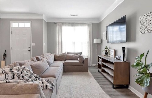 Church Street House | ATL Luxury Staycation Retreat! 15 mins from downtown. 10 min drive from Airport!