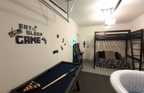 Riverdale House | ATL VACATION HOME WITH HOT TUB & POOL TABLE