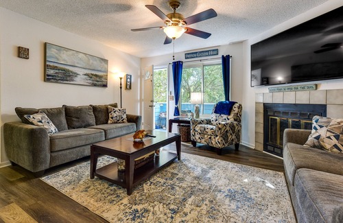North Beach Condo | Atlantic Beach Condo w/ Pool Access, 3 Mi to Beach