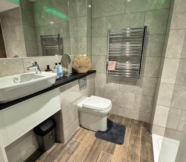 Sheffield City Centre Apartment | Atlas Residence & Luxury Apartment with City View