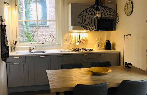 Hollum Apartment | Atmospheric overnight stay in a historic commander's house!