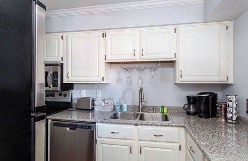 Rolling Mill Hill Condo | Attached Units! Park Free Walk 2 Broadway!