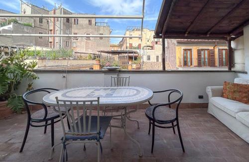 Rione V Ponte Apartment | Attic Castel Sant'Angelo - Pantheon