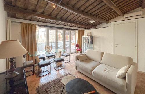 Rione V Ponte Apartment | Attic Castel Sant'Angelo - Pantheon