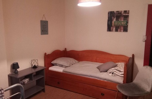 Berig-Vintrange House | Attic room Les 2 Granges