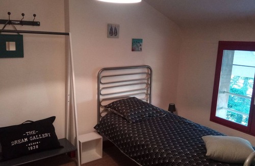 Berig-Vintrange House | Attic room Les 2 Granges