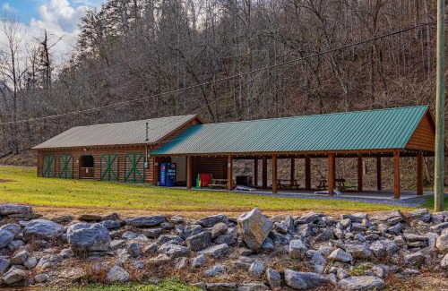 Gatlinburg - Pigeon Forge Ski Chalet | Attitude Adjustment by Eden Crest
