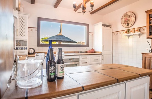 Chiclana de la Frontera Ski Chalet | Attractive villa with spacious outdoor pool and large private area