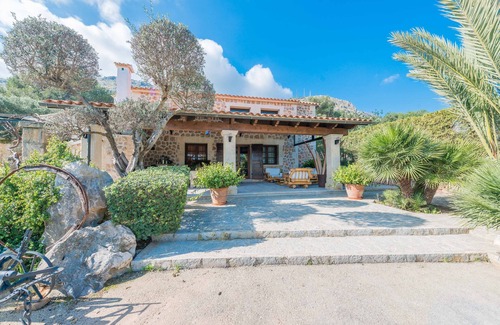 Alcudia Villa | Attractive rustic villa in Alcudia with swimming pool, paddle tennis and soccer